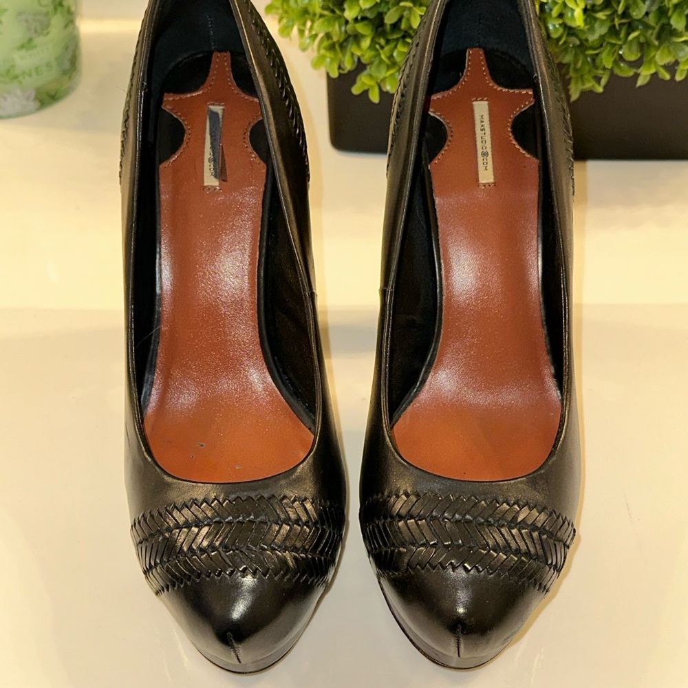 Max Studio Black Leather Heels with Classic Design